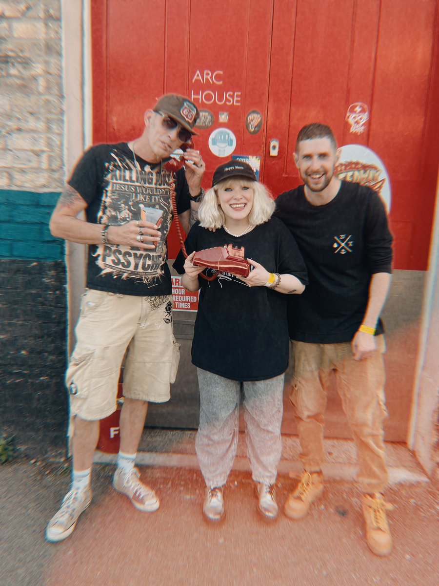 SKIESbanduk's tweet photo. Cheers Folkestone 🎈🎈🎈And cheers to Gerry for putting on Compass Festival …and to Bones who joined us for an important call after having us at Speedway! Tour continues next weekend… https://t.co/rfVQnf8Ykk
