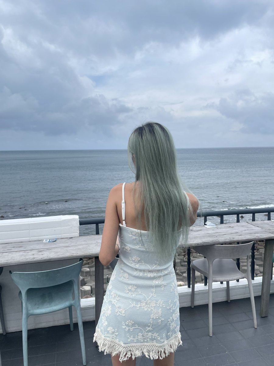 現在的髮色真的超級醜
還好下個月要去染美美ㄌ https://t.co/JaMfr4SJ2p
