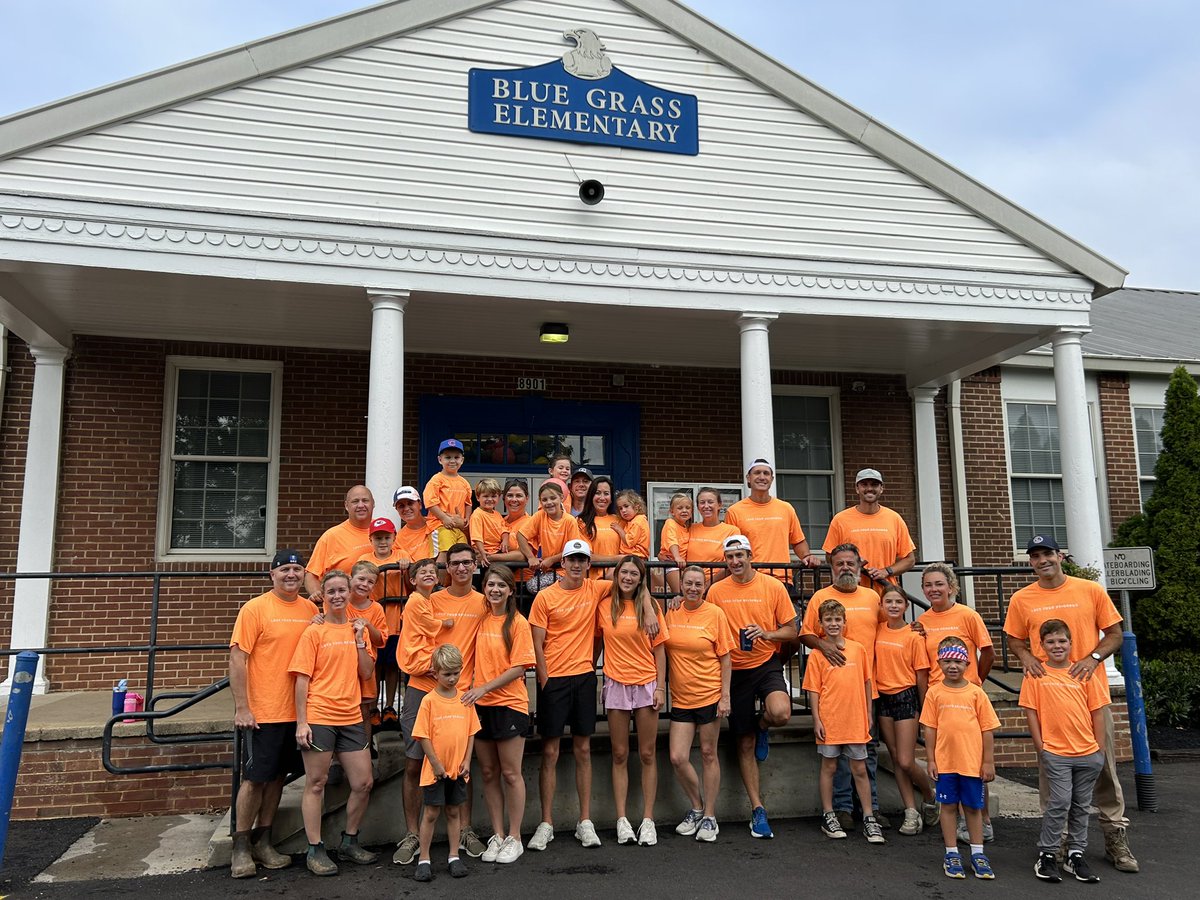 MitchellRWhite's tweet photo. #ShorelineKnoxServeDay https://t.co/m0RXKG5MzD