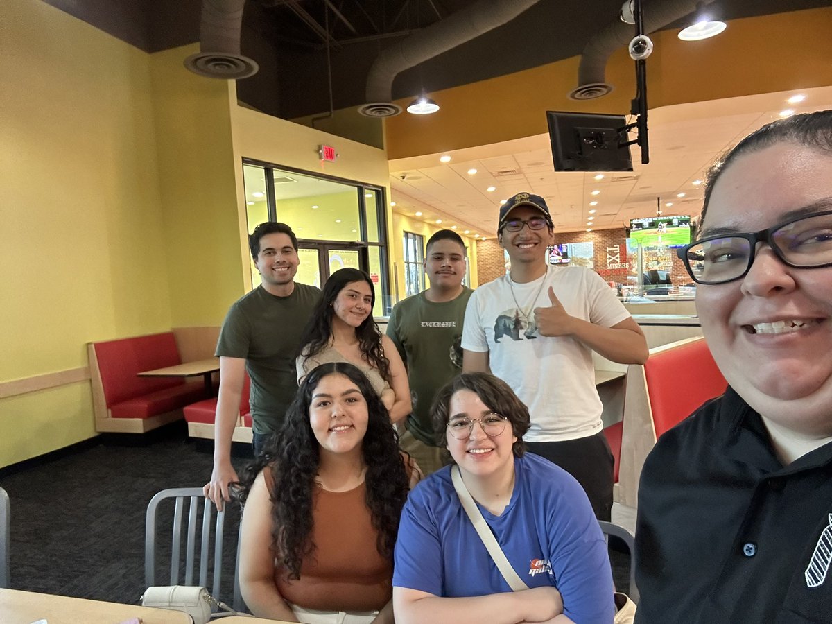 Ms. Gardea tweet media