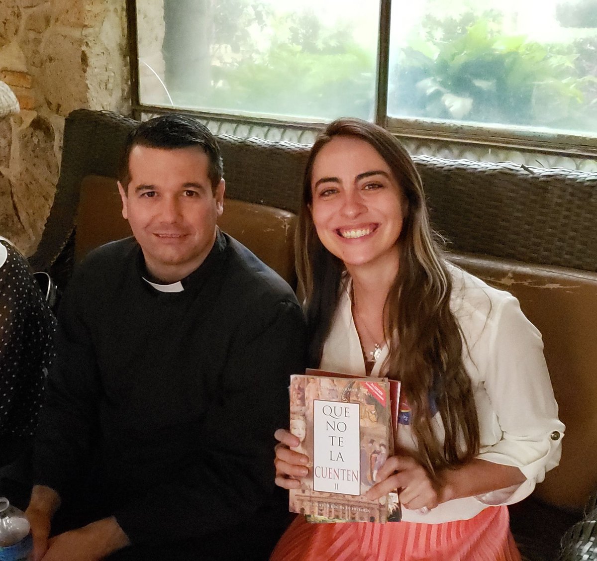 El Santo Papa Pío X denominó al modernismo “conjunto de todas las herejías”. Ser atacado por los modernistas es lo mismo que ser atacado por la sizaña, alegrémonos, gloria a Dios!
Felicidades padre Javier Olivera Ravasi! Cuente con mi oración por usted y por los que le persiguen.