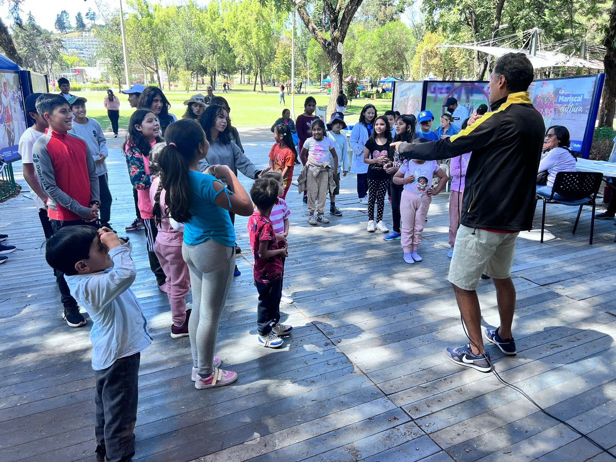 zonalamariscal's tweet photo. 🎭 #VeranoDeLasArtes | Niñas y niños disfrutaron de una función de teatro en Casa Somos La Mariscal.
El arte y la cultura llegan a todos los públicos.
#QuitoRenace
#SolYViento https://t.co/CmAA11kI7C