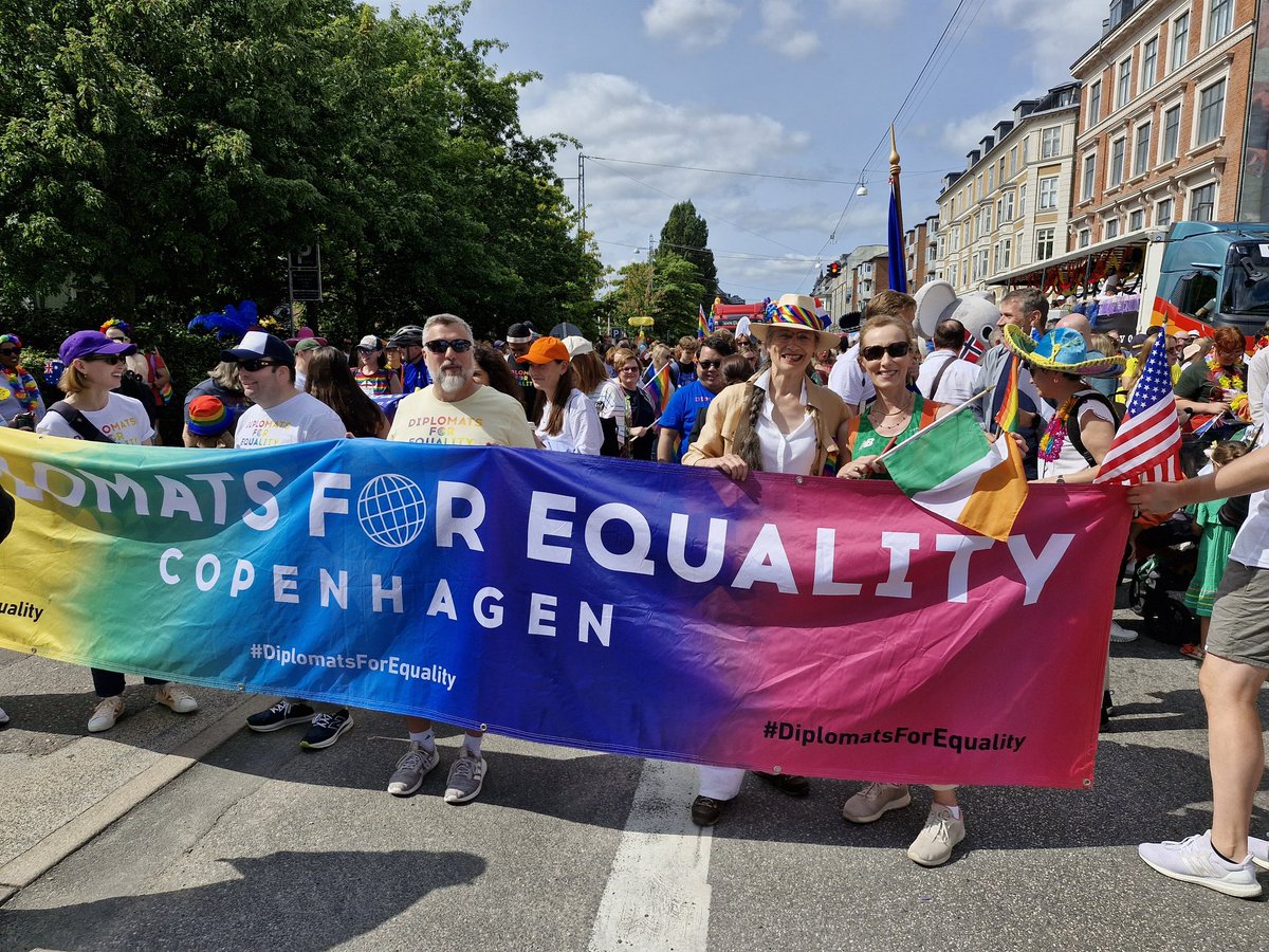 HarriKamarainen's tweet photo. This year, as in the previous years, the Embassy of #Finland🇫🇮 in #Copenhagen🇩🇰, took part in the annual #CopenhagenPride parade under the banner #DiplomatsforEquality 🌈.
@Ulkoministerio @FinAmbKob
#CPHPride #Pride2024 #HumanRights #ihmisoikeudet #dkpol #ulpo https://t.co/qFfgYotzeU