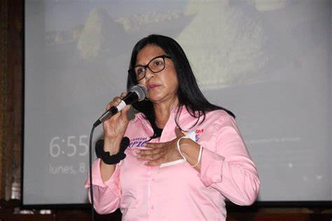 verdaddeeleazar's tweet photo. Karina Carpio, la gobernadora de Aragua y ficha de Diosdado, fue la que ordenó la represión salvaje contra el pueblo de Maracay que salió a manifestarse hoy pacíficamente. 

Esta sinvergüenza es mujer del corrupto y ladrón de Motta Domínguez, el que apagó a toda Venezuela. Tiene un hijo drogadicto y una hija super corrupta que según estudió en el IESA me dicen mis fuentes y se la pasaba viajando por Europa. Familia hiper enchufada.