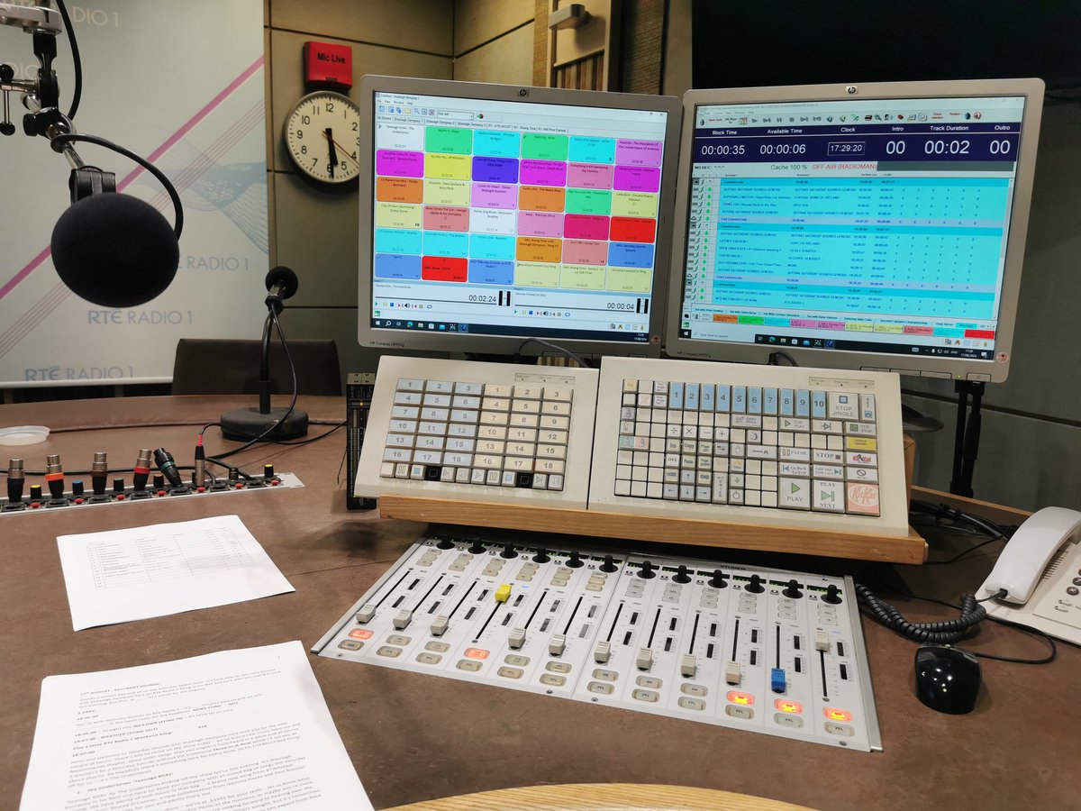 Saturday Sounds coming to a radio near you!!! Live from Studio 6 at 6pm....come join me! 🎧🎶🎙️