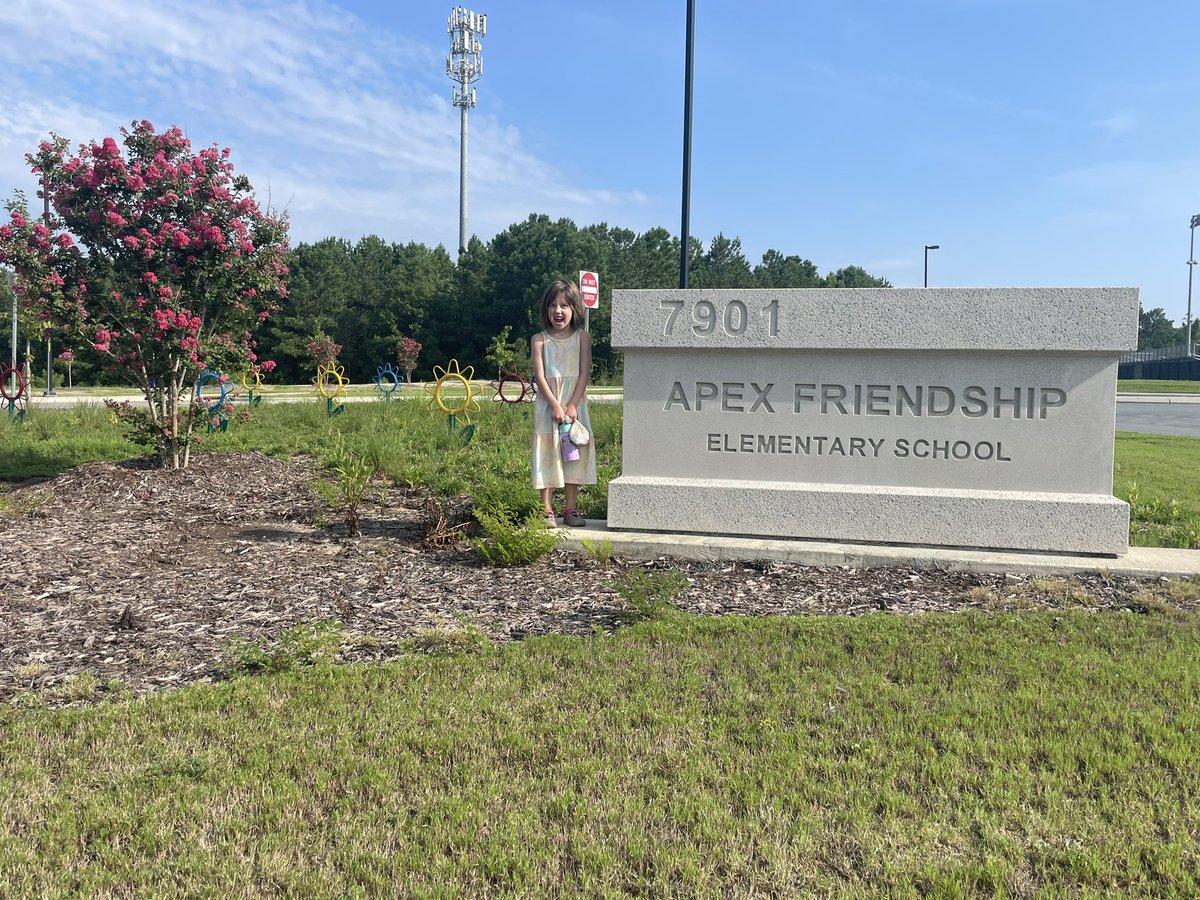 This future Star loved Popsicles with the Principal today! @AFESStars Thank you for hosting!!!!