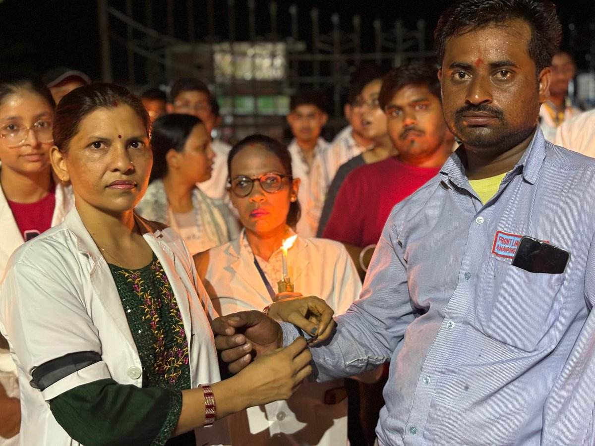 DrGauravMaurya's tweet photo. Today 17th August is celebrated as BLACK Raksha Bandhan in which Female Doctors &amp; Nursing staff tie Black Ribbons to Security Guard as Raksha sutra #BlackRakshaBandhan #justiceformoumita #यह_आज़ादी_झूठी_है #BengalHorror #justiceforRGkar

 @PMOIndia @RDA_UP @DBRRAMCKannauj https://t.co/ClQWSnRtQ4