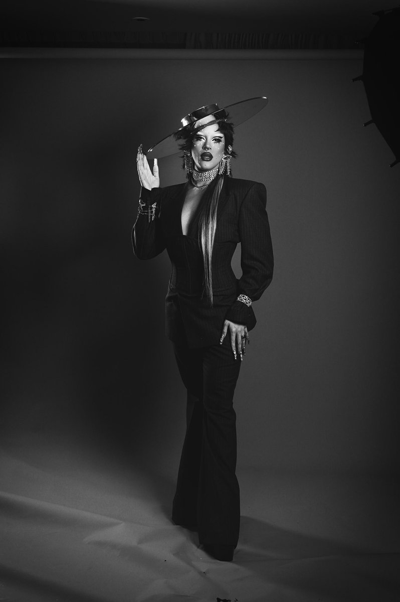 Oh, this? 🥵 It really suits me, doesn’t it?