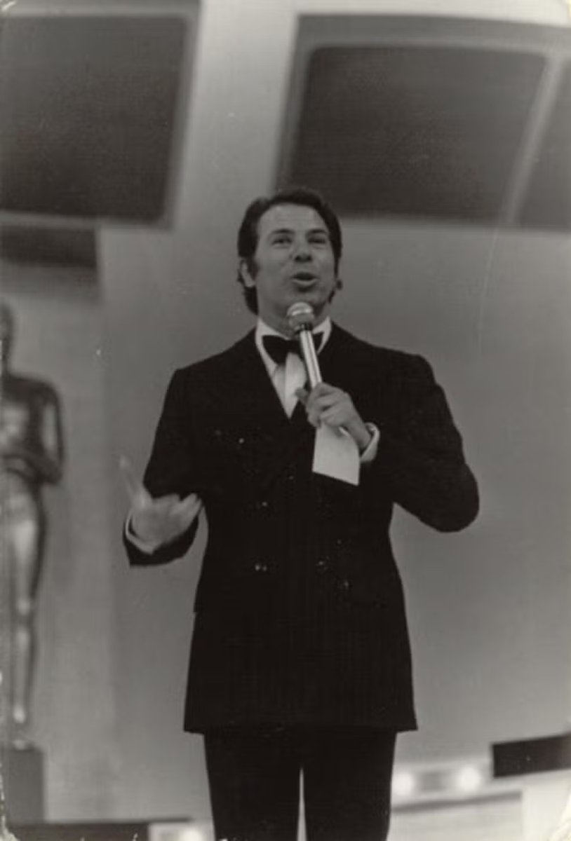 Silvio Santos, um dos maiores apresentadores da TV brasileira, morreu aos 93 anos neste sábado. O Fantástico traz a cobertura completa, as homenagens, a história e a carreira de sucesso do comunicador tão querido pelos brasileiros. Por causa da cobertura, não exibiremos as