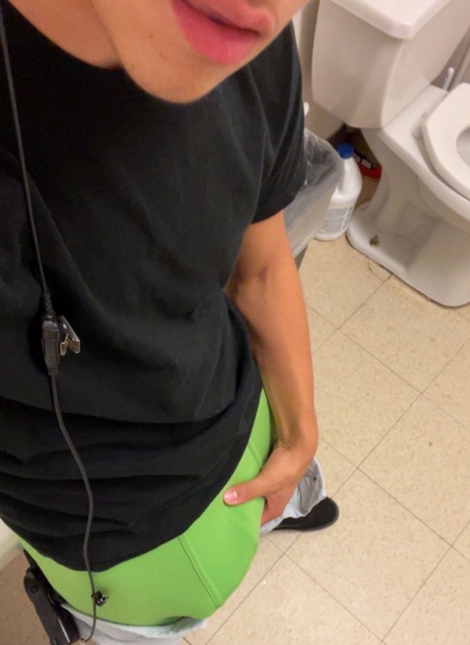 thereal_b0ri's tweet photo. At work and felt a lil🥴🤫Rt if you finna handle dis🤐 https://t.co/GZTUU2AopX