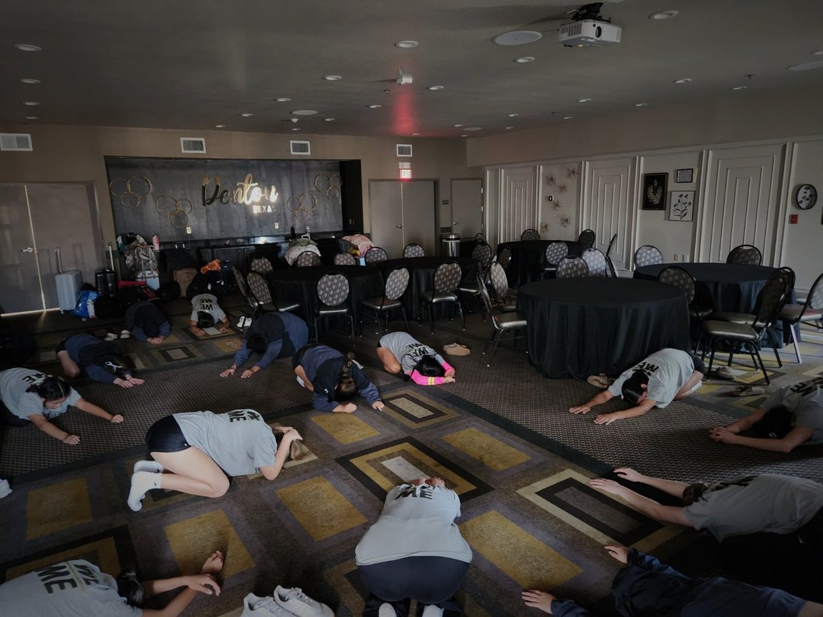 WesternerVB's tweet photo. 🤠🏐Day 3 loading... some morning visualization and meditation before facing obstacles of the day! 💛🧘‍♀️🖤 #LWVB #GRiT https://t.co/1SSwhwJsQo