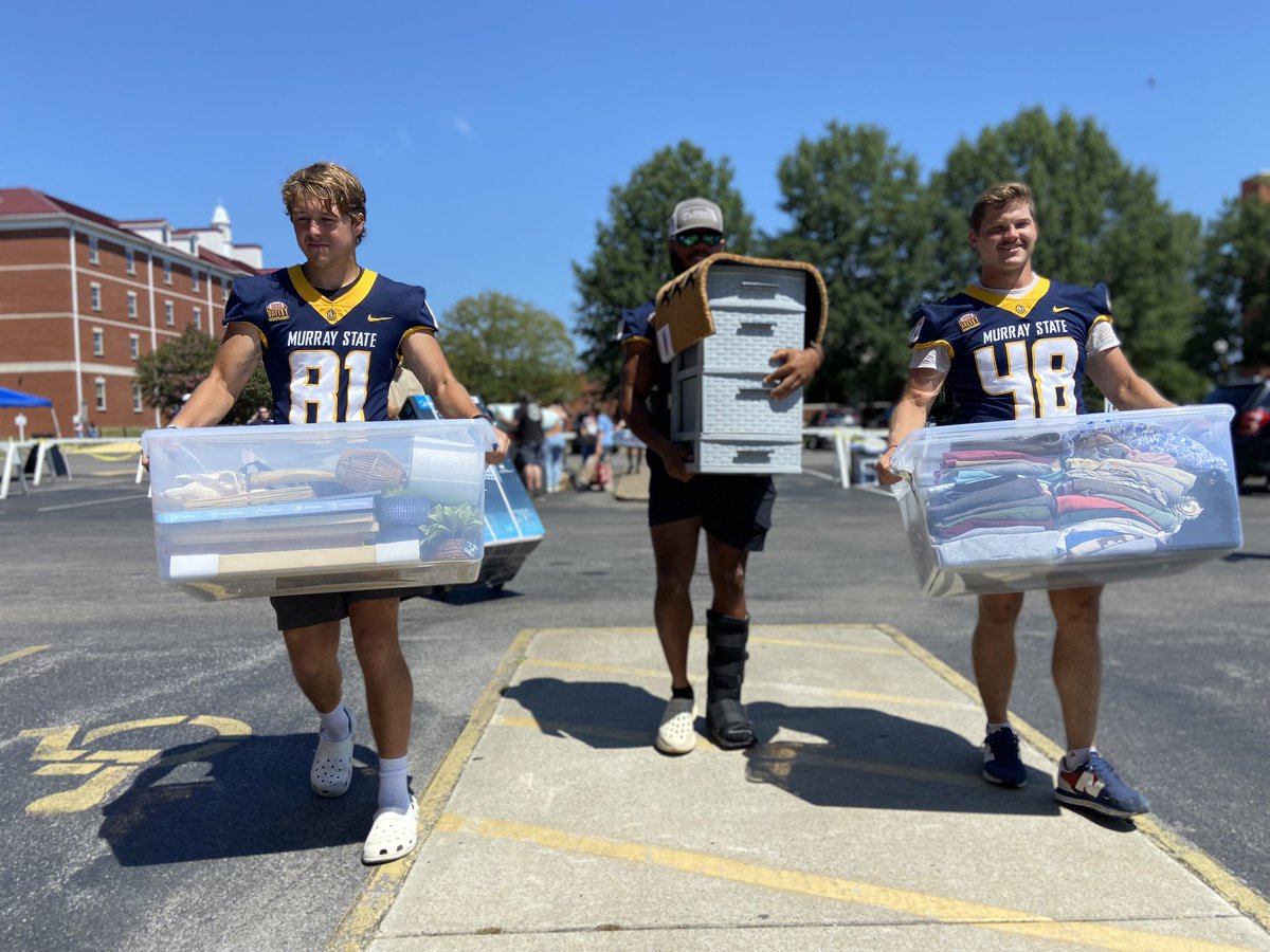 Move in day for <a href="/murraystateuniv/">Murray State University</a>

#GoRacers 🏇