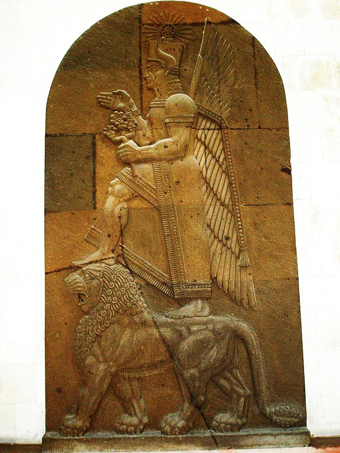 Bonjour à tous 👋
L’Urartu est un royaume très méconnu du Proche-Orient ancien. Situé en Anatolie Orientale, il fut le rival de l’Empire assyrien au même titre que le royaume de Babylone, si ce n’est plus. 
C’est son histoire que je vous propose de voir aujourd’hui 🧵