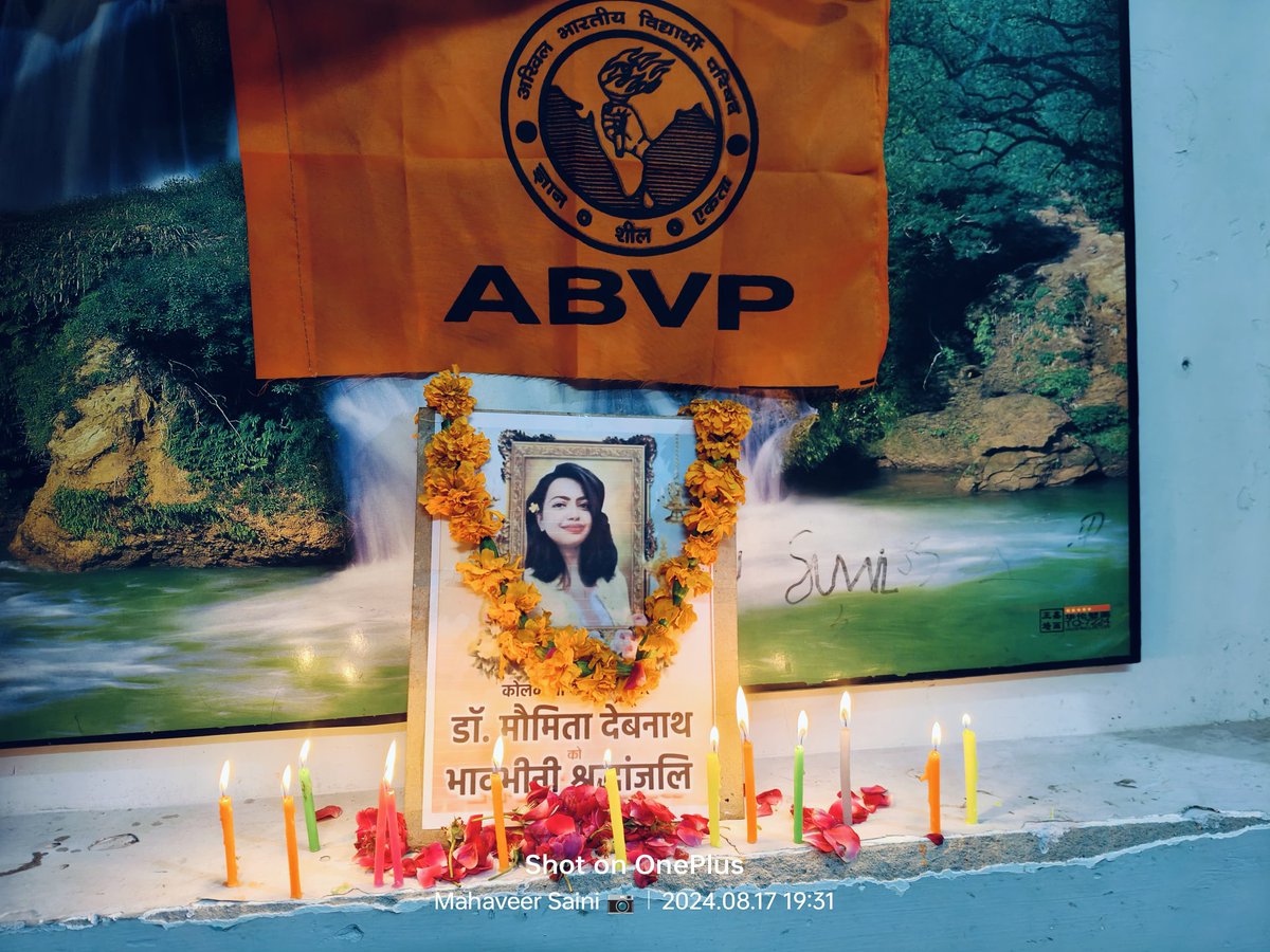 AnnyBhandeda's tweet photo. अखिल भारतीय विद्यार्थी परिषद दौसा जिले की नगर इकाई सिकंदरा के कार्यकर्ताओं ने  पश्चिम बंगाल के कोलकाता में एक ट्रेनी महिला डॉक्टर के साथ हुए दुष्कर्म और जघन्य हत्या के विरोध में कैंडल जलाकर पुष्प अर्पित कर के* श्रद्धांजलि दी
उनके परिवार को भगवान दुख सहन करने की शक्ति प्रदान करें। https://t.co/12gyLC5LNa