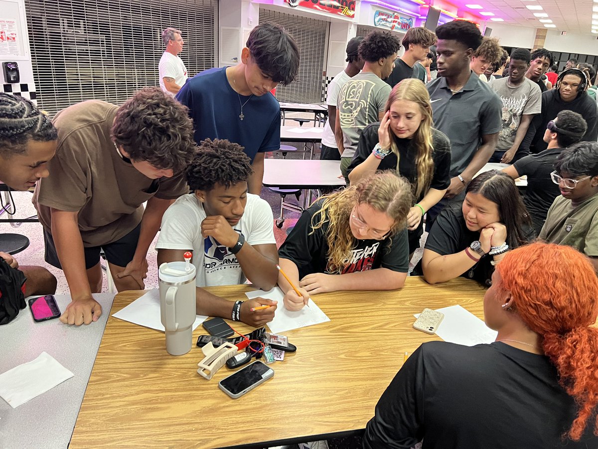 Dawgsportsmed's tweet photo. Honorary Sports meddies β
β
Met up for Night of Champions β
β
Epic tic tac toe battle β
β
Learned more about TEAM β
β
Laughed at the captains/ student trainer skits β
β
Core memories made β
β
Breakfast earned β
β
#Success #YeahTEAM πβοΈβ€οΈπ https://t.co/pTWz4Ioj3j