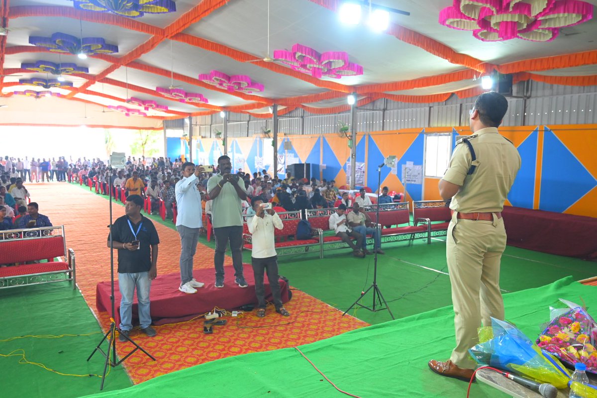 SPNARAYANPET's tweet photo. #District_SP_Yogesh_Gautam_IPS gave appointment documents to 491 young women and men who were selected in the job rules in the #Mega_Job_Mela fair organized under the auspices of #Police_Department in #Kosgi_town_of_Narayanapet_District. https://t.co/4p2GkmYNWA