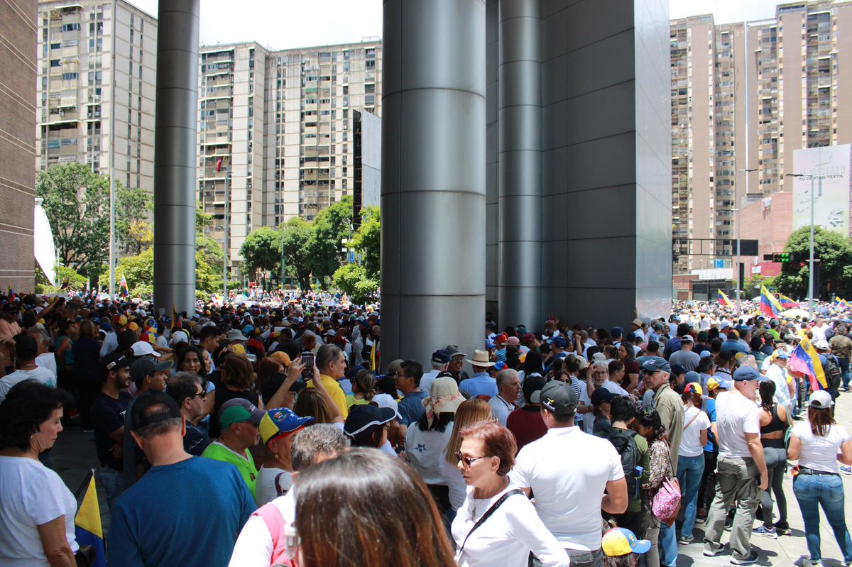 ConVzlaComando's tweet photo. ¡CARACAS LISTA!

Venezuela exige se reconozca la verdad sobre el 28J y en la capital también salieron ciudadanos a exigirlo. 

Ganó @EdmundoGU, #GanóVzla y Maduro debe aceptar los términos de una transición.

#YoSalíPorVzla https://t.co/GQC3M0hTbW