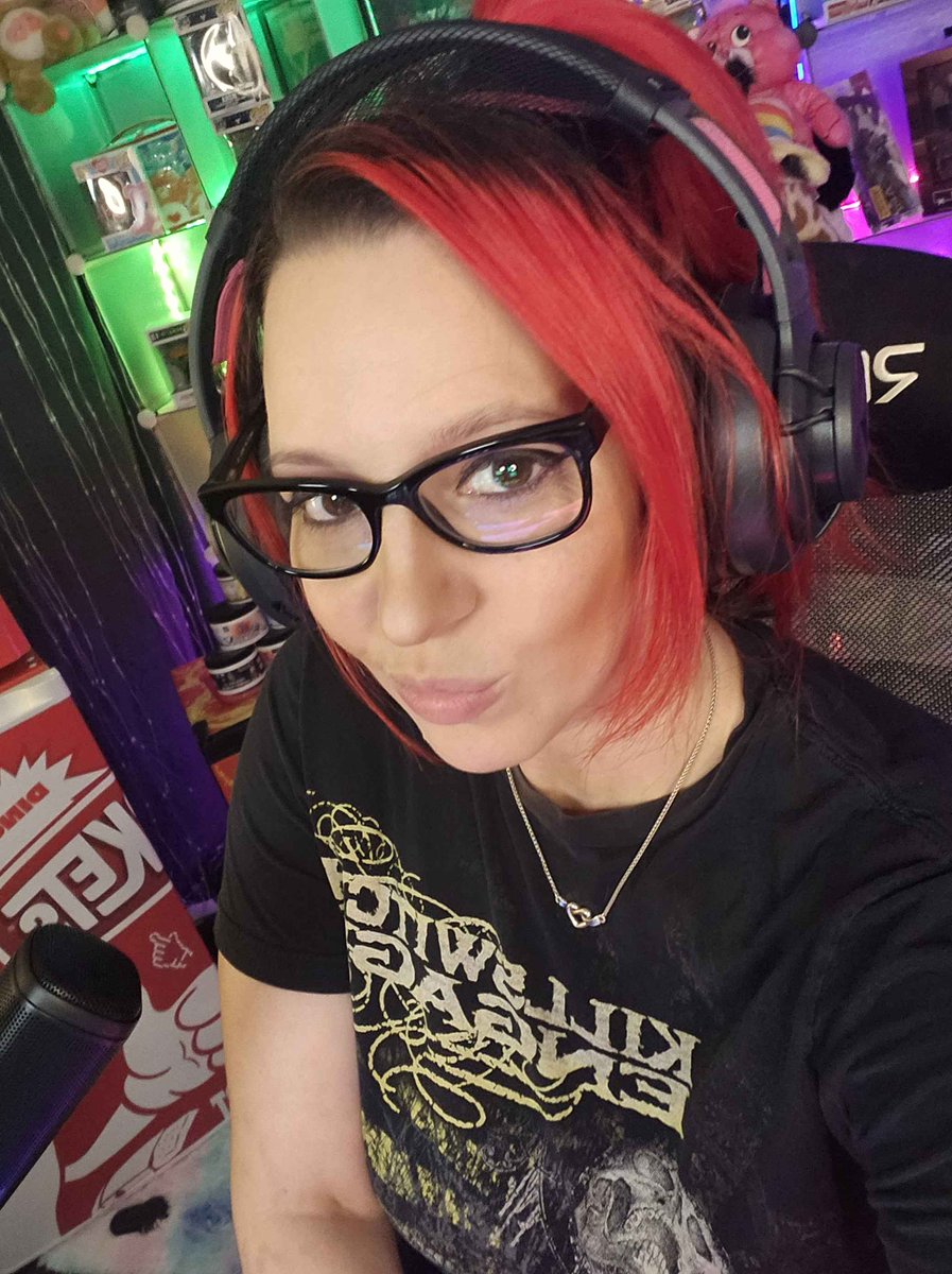 Taking a break from being a Redneck this weekend🤠
🤪still swinging at peoples faces with my baseball bat

Come hang out with me
twitch.tv/karebearxp

#huntshowdown #huntshowdown1896 #mammonsgulch #twitchlive #streaming #live