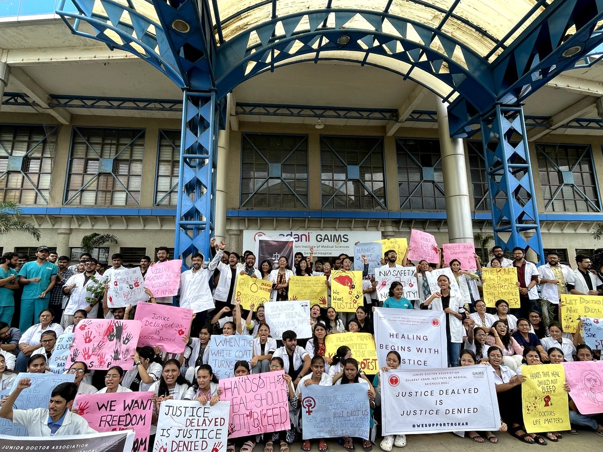 deep_karathiya's tweet photo. #RGKarCollege 
*We demand Central protection law*
@PMOIndia 
@MoHFW_GUJARAT 
@MLJ_GoI 
@HMOIndia 
Protest for justice at 
GUJARAT ADANI INSTITUTE OF MEDICAL SCIENCES BHUJ https://t.co/bbuc1UES0Q