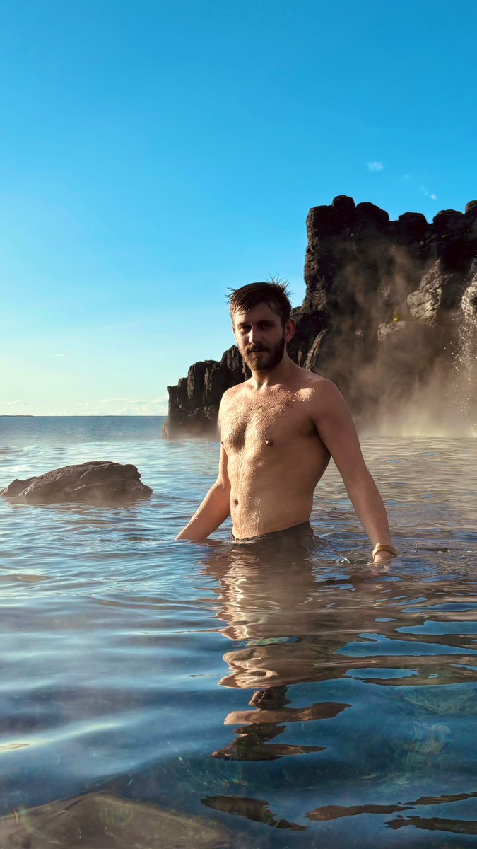 antwou's tweet photo. Iceland :) https://t.co/ybdzLESsw8