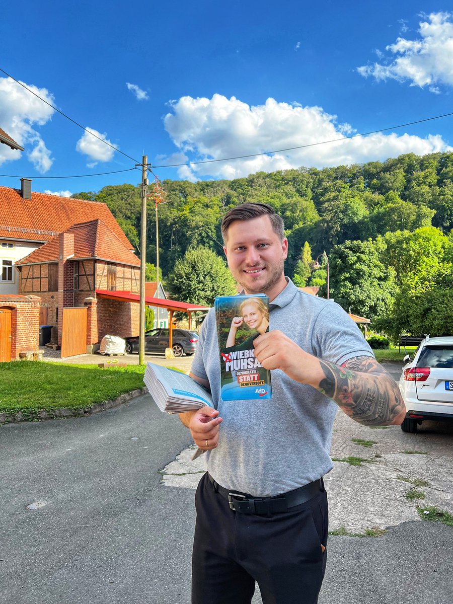 Der Osten machts! 🏖️☀️✈️ Es waren zwei wunderbare Tage in #Jena! Ich wünsche mir von ganzem Herzen, dass #Thüringen einen #AfD-Ministerpräsidenten bekommt, und wünsche meinen lieben Kollegen <a href="/WMuhsal/">Wiebke Muhsal</a> und <a href="/Denny_Jankowski/">Denny Jankowski</a> viel Erfolg!
