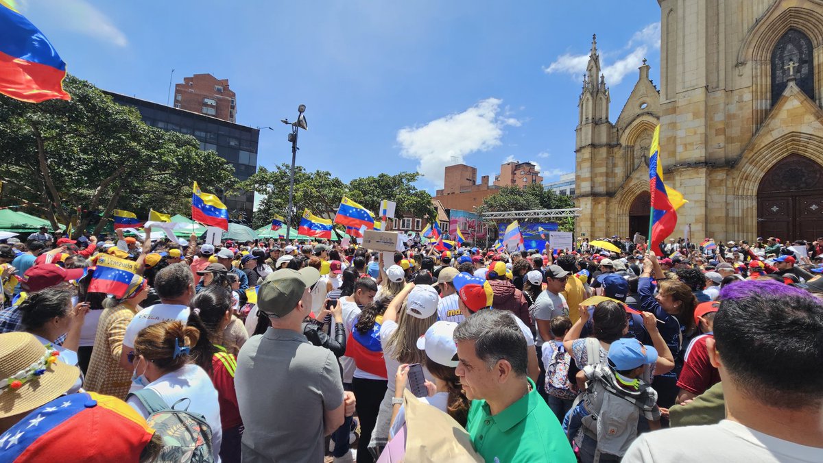 🇻🇪🇨🇴 | AHORA

Plaza de Lourdes, Bogotá: en apoyo al pueblo de Venezuela y contra el tirano Nicolás Maduro.