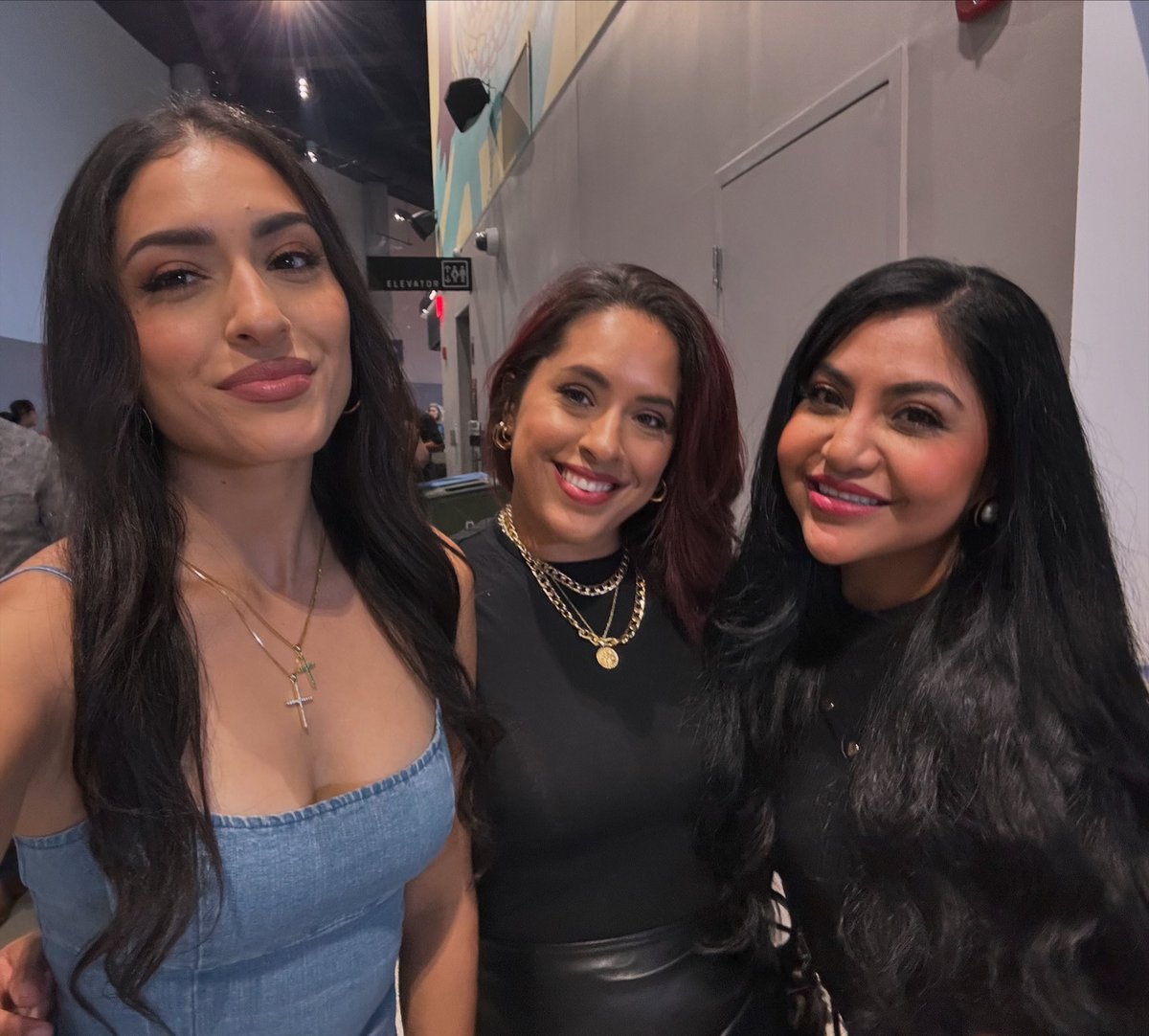 Las Fenix tweet media