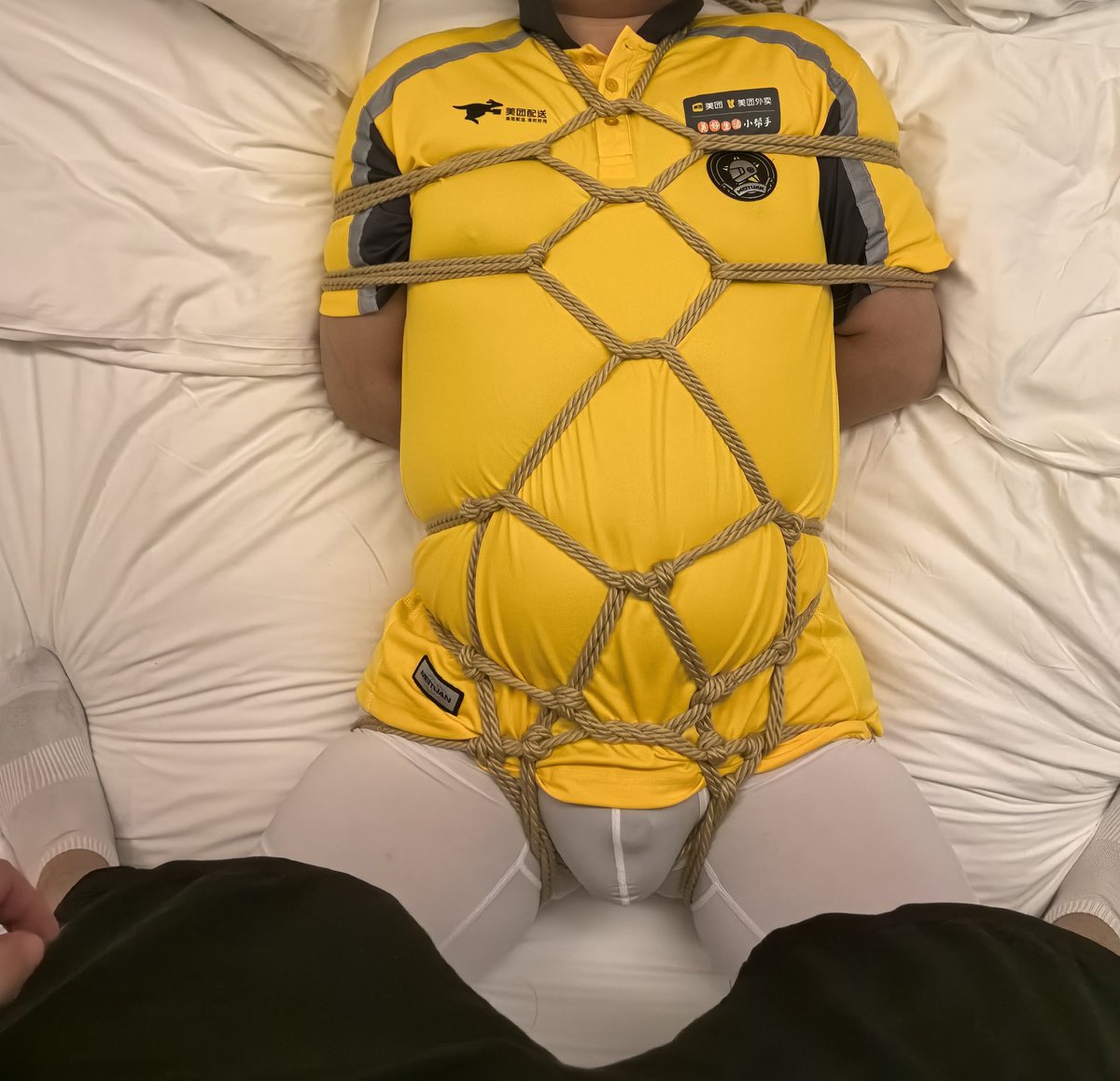 外卖小哥不好好送外卖，只能😏😏