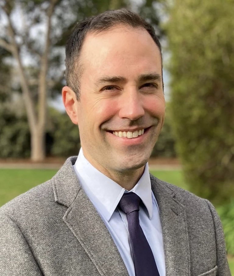 coupletakesonms tweet media