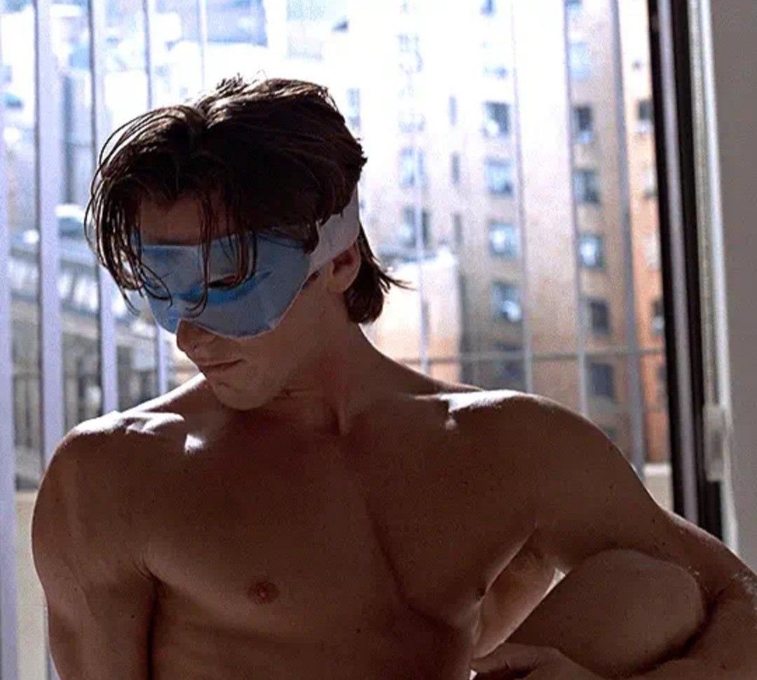 notgwendalupe's tweet image. christian bale in american psycho