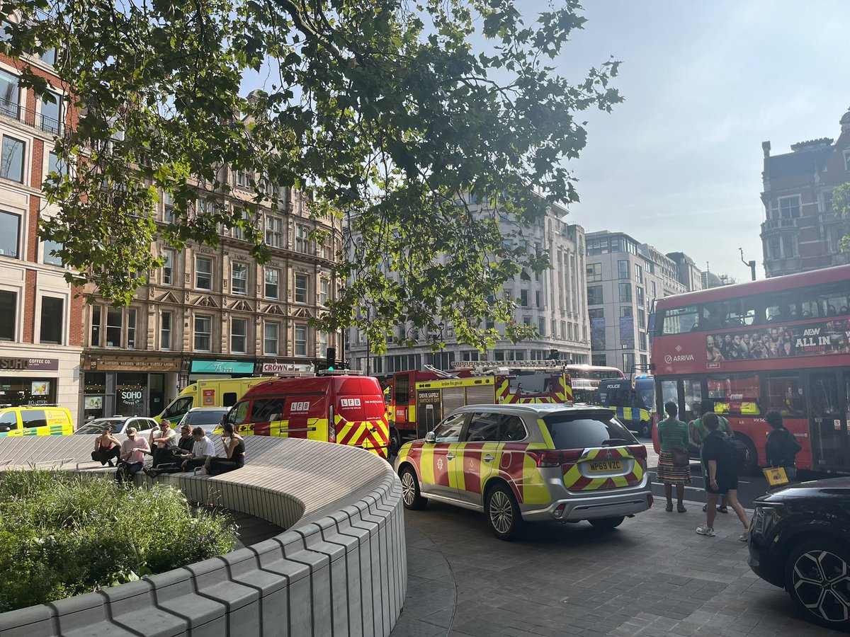 nelsoniousmonk's tweet photo. Currently there are 125 firefighters battling a fire at Somerset House in London next to my hotel . Word is everyone is safe. https://t.co/7FVXga90xG