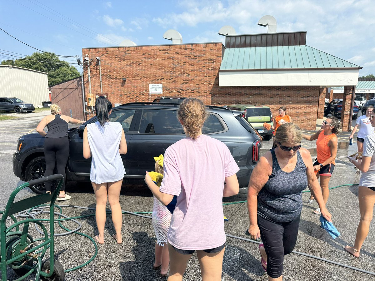 EHSGirlsVB1's tweet photo. EHS 🏐🚙🫧🧼💦 https://t.co/FJlXUX84we