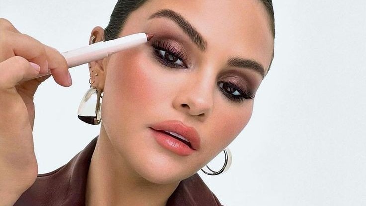haileysfacts's tweet photo. 💰| Highest-grossing celebrities beauty brands in US in July 2024 by EMV (via CreatorIQ):

#1. Fenty Beauty — $46.3M
#2. Rare Beauty — $44.5M
#3. Rhode Skin — $42.5M https://t.co/iwSmqk3KNM