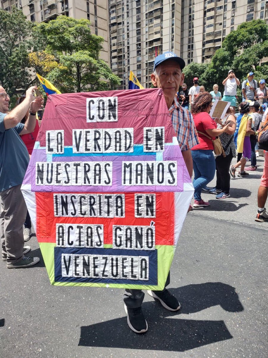 #17Ago #Caracas 
<a href="/CaracasConVzla/">Comando Con Vzla Caracas 🇻🇪</a>: “Y nuestro papagayo de hoy”