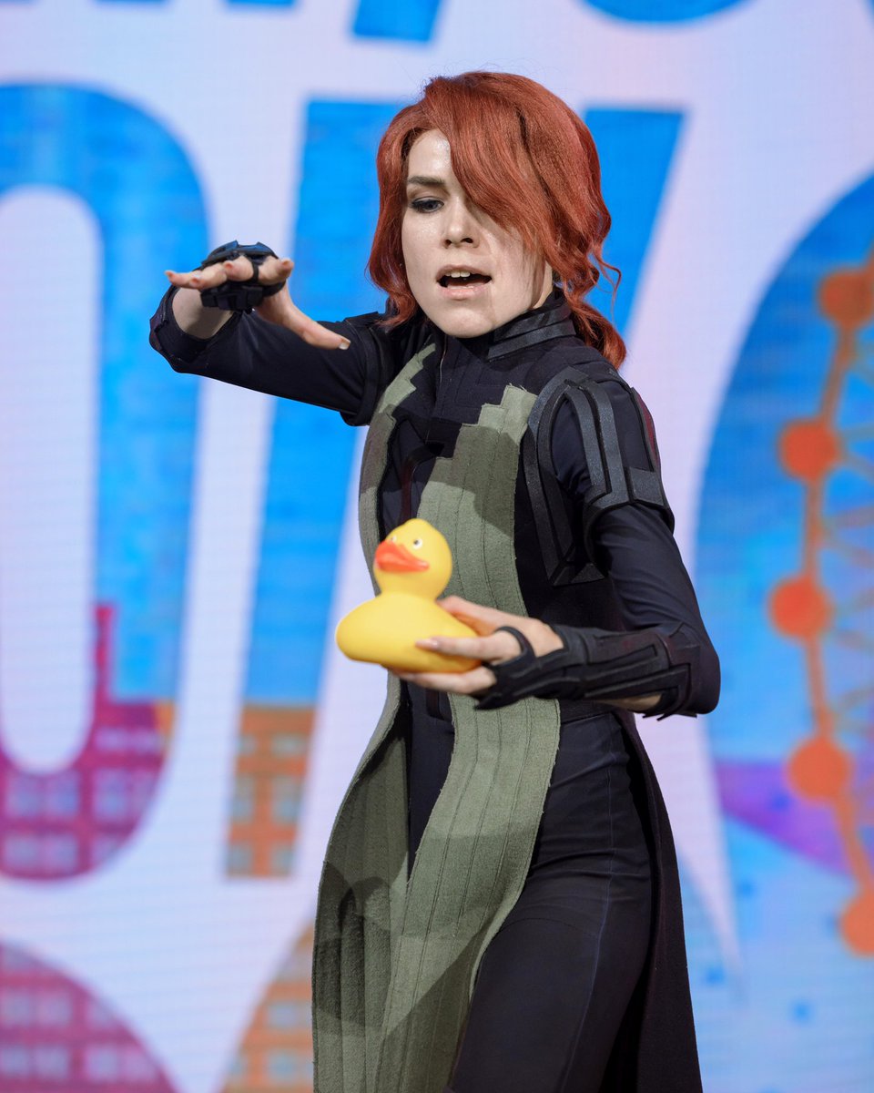 veila_cosplay's tweet photo. Now I can show you evidences of my struggle with the Rubber Duck (AI52-AE), the Hotline issues and the fear of solo perfomances 😅

#control #jessefaden #remedygames #comicconastana https://t.co/5tTgIKOBOi