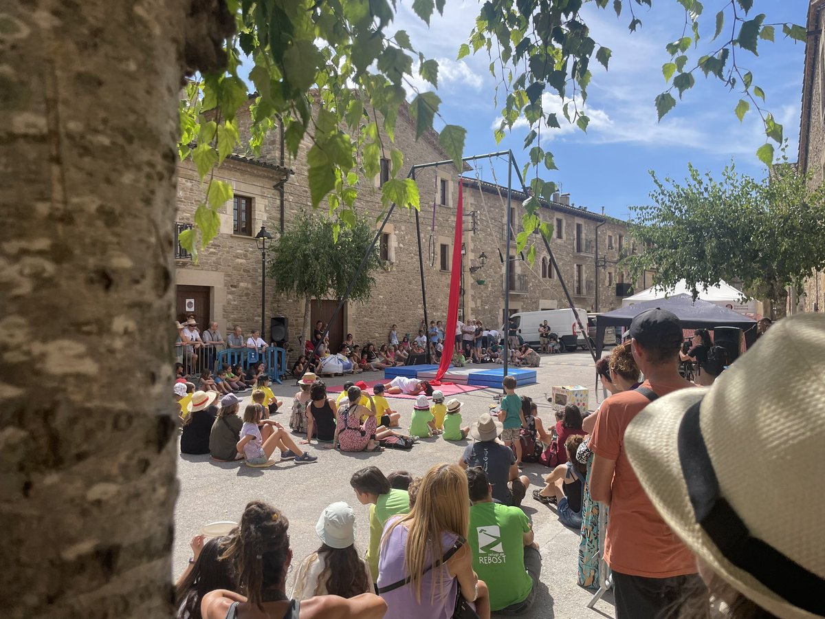 Una matinal de <a href="/GiraCirc/">GiraCirc</a> #Collsuspina amb protagonisme de les escoles de circ i <a href="/churryclown/">LaChurry</a>.. El festival camina cap al desè aniversari, deu anys de somriures #Moianès