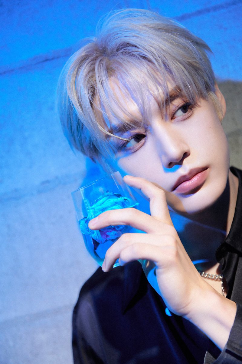 jiwqoong's tweet photo. Brings a touch of mystery to the scene. Cinematic Paradise, Bad version photo concept is revealed. https://t.co/Bi3YGkBB4X