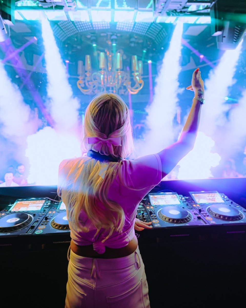 Saturday nights with <a href="/MadisonLouch/">Madds</a> 🪩 #MonsterMusic