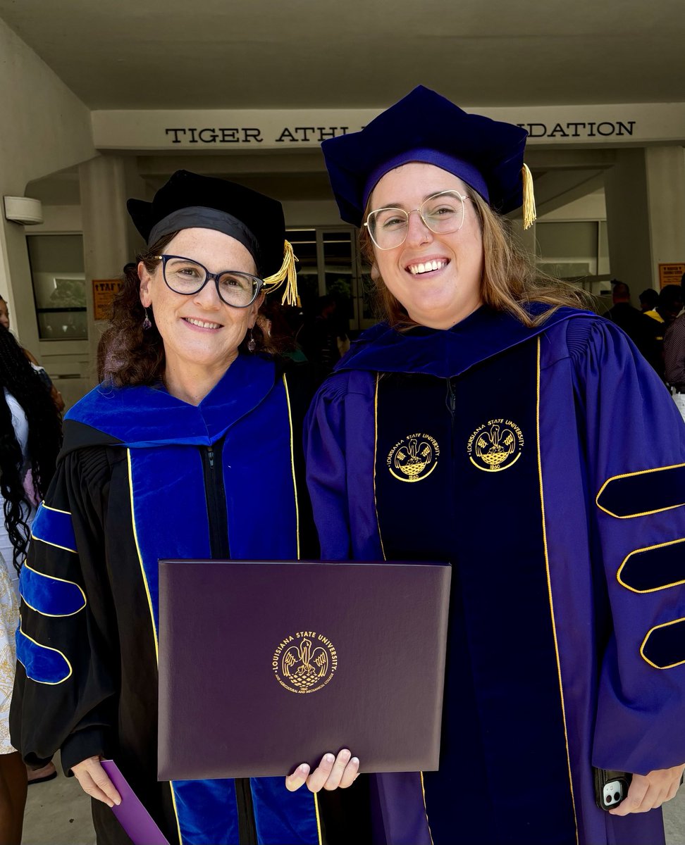 Huge congratulations to newly minted PhD Dr. Jamie Phelps. Not one to rest on her laurels, Jamie will teach her first class as an Instructional Professor of Biology ⁦<a href="/pittstate/">Pittsburg State</a>⁩ on Monday! #LSUgrad