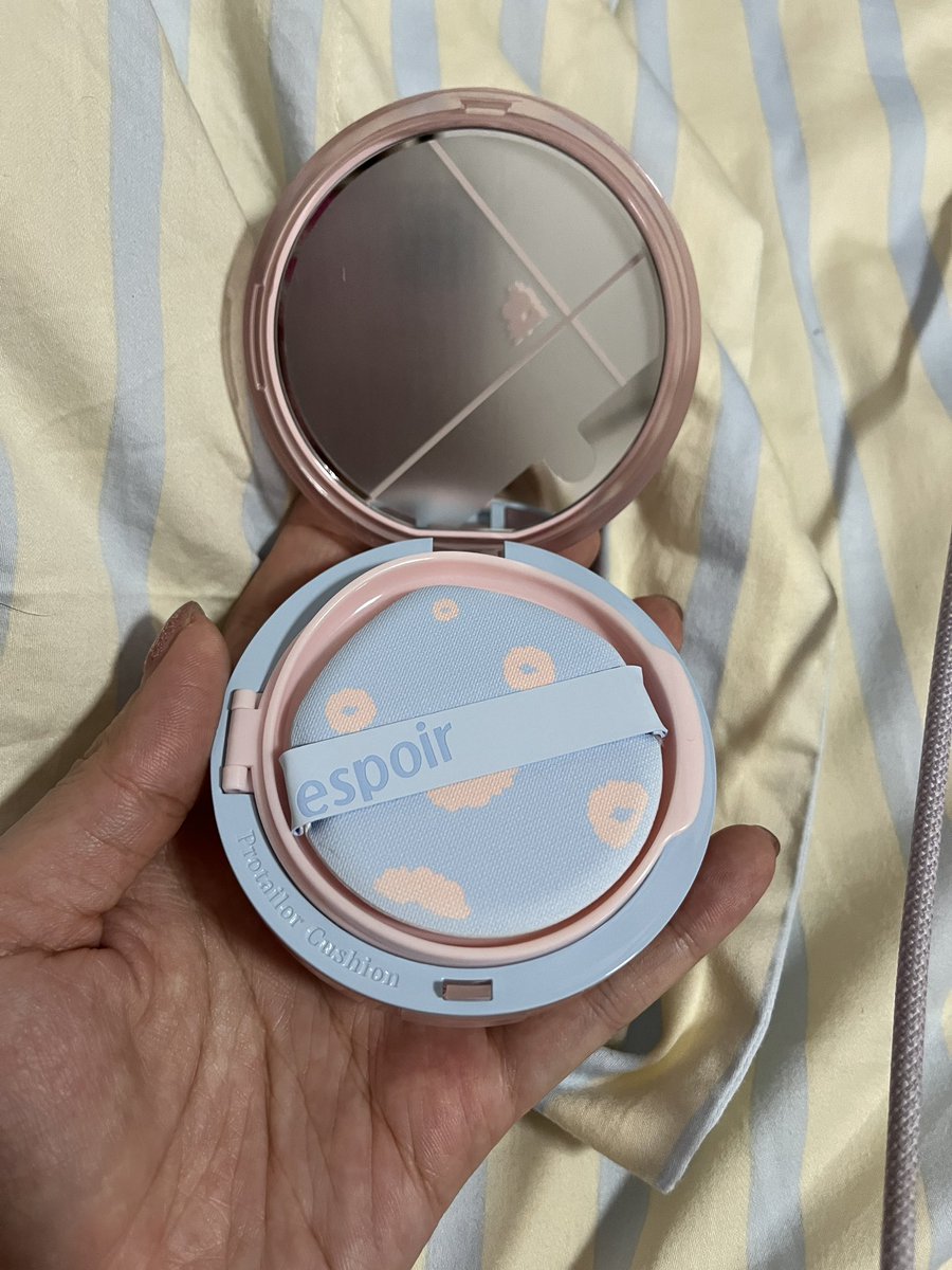 น่ารักมากกก มีทำไมไม่รุ้ตั้งสองอันที่เป็นรุ่นเดียวกัน แต่เห็นตลับละแบบมันต้องมีๆๆๆ😂