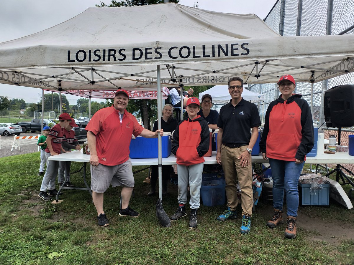BaseballChelsea's tweet image. Belle visite du maire de @chelseaquebec  @pierre_guenard à notre cantine au terrain Russell Martin.