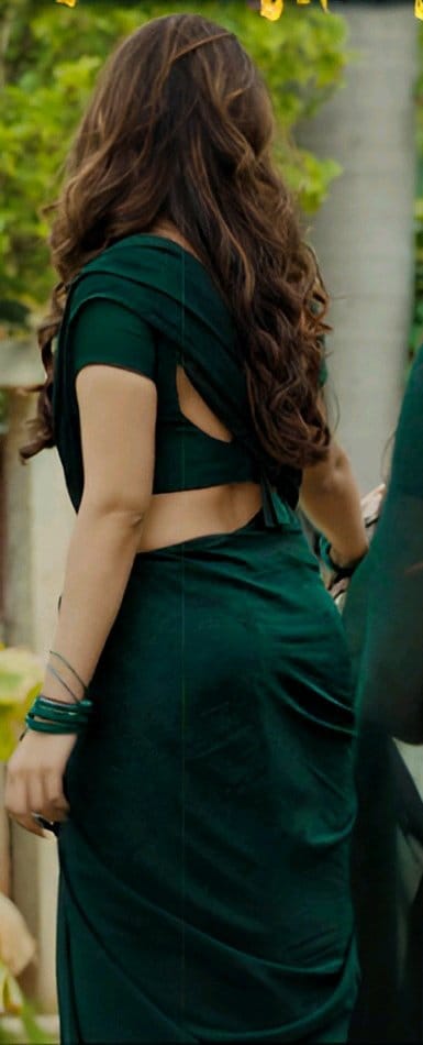 கருமை நிற மேகம்
 அழகு
 இல்லை🧡💃💃🌦️🌦️🌦️🌦️ 

என்னவள் கூந்தல் 
தான்💕🦋💃💃

எனக்கு 
 அழகு 💖🌷💋💋