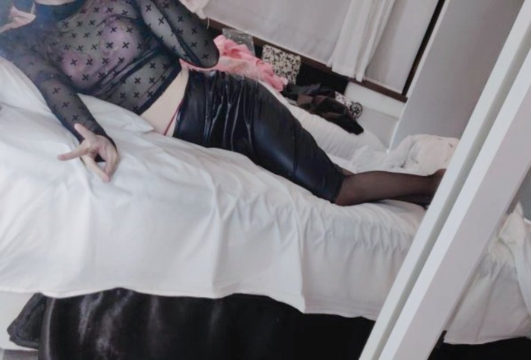 穿裤子还是穿裙子好看，还是不穿啊？
#偽娘 #伪娘 #crossdress #crossdresser #男娘 #男の娘 #sissy #여장 #Femboy https://t.co/dlWgmXyzWg