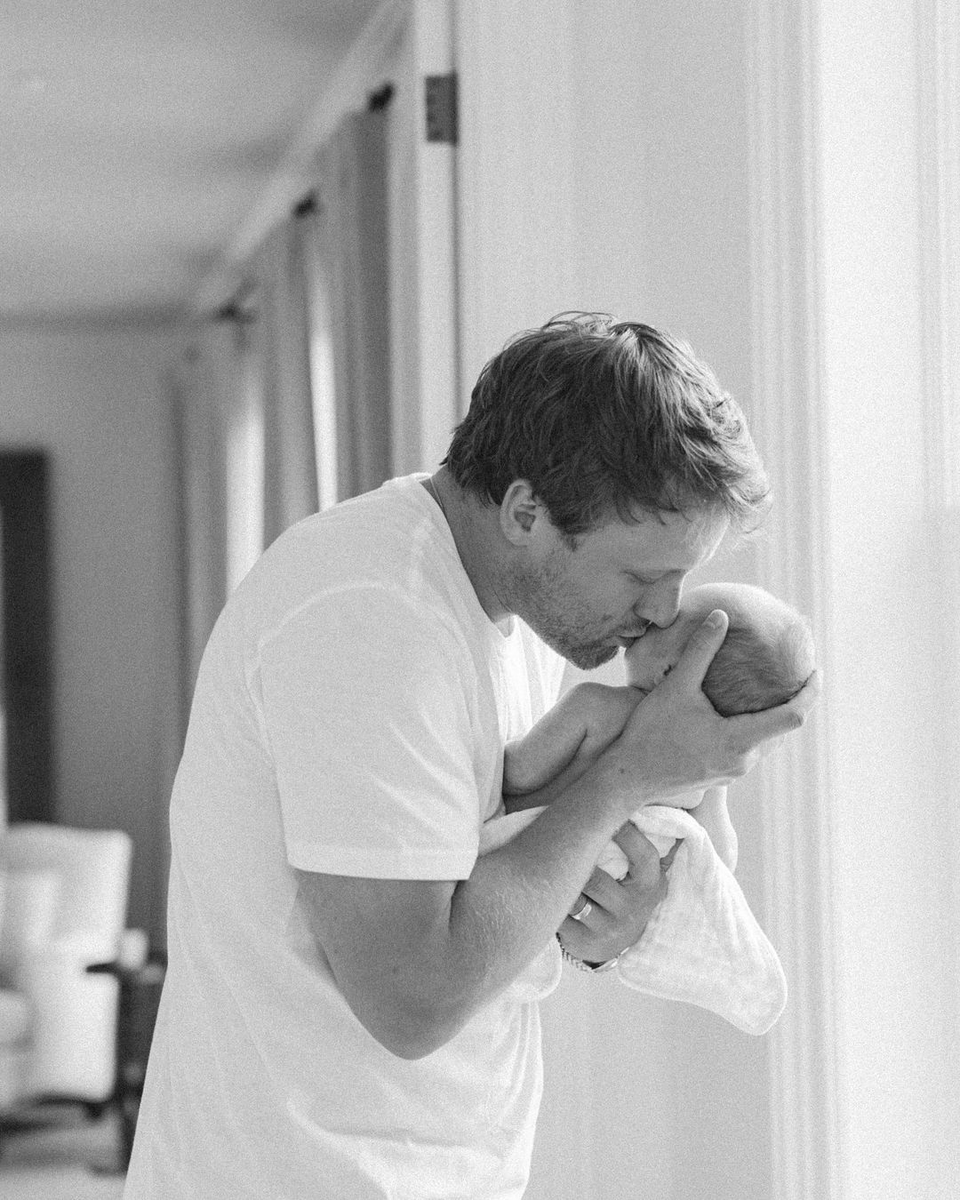 RealButtlicker's tweet photo. Congrats to Morgan Rielly and Tessa Virtue on the birth of their son, TradeMarner. 

(📷:@tessavirtue) https://t.co/C8hUb1tYXo