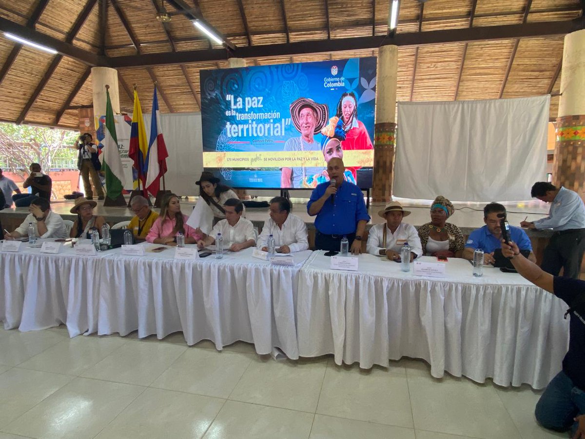RenovacionCo's tweet photo. #GobiernoDelCambio con @RenovacionCo y @MinInterior sigue en diálogo con comunidades, gobiernos territoriales y sector privado de los 170 municipios #PDET para acelerar la Implementación del Acuerdo de Paz. Hoy, desde Valledupar junto a las mesas comunitarias, los grupos Motor y líderes del MEC (Mecanismo Especial de Consulta) de los 15 municipios de la Subregión Sierra Nevada y Perijá qué hacen parte de 3 departamentos (Cesar, La Guajira y Magdalena). En el encuentro participan @GobdelCesar @MagdalenaGober @LAGUAJIRAGOB