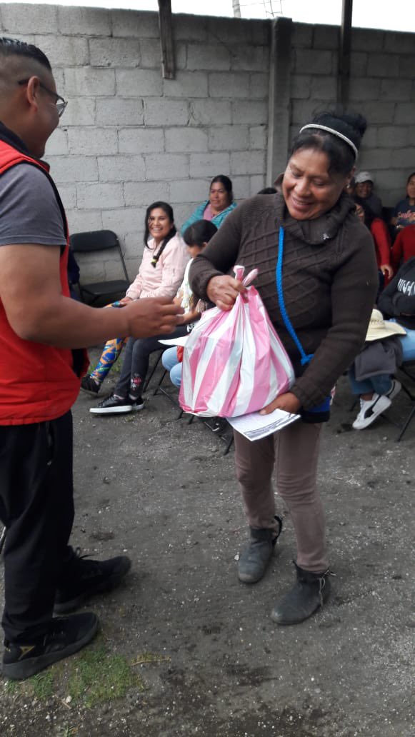 Gracias a la gestión del #MovimientoAntorchista se realizó la entrega de leche a las familias del #Barrio #Guadalupe, del municipio de #SanSalvador #ElSeco. 
#Antorcha ayuda a las familias que más lo necesitan, seguiremos luchando en beneficio de todos.