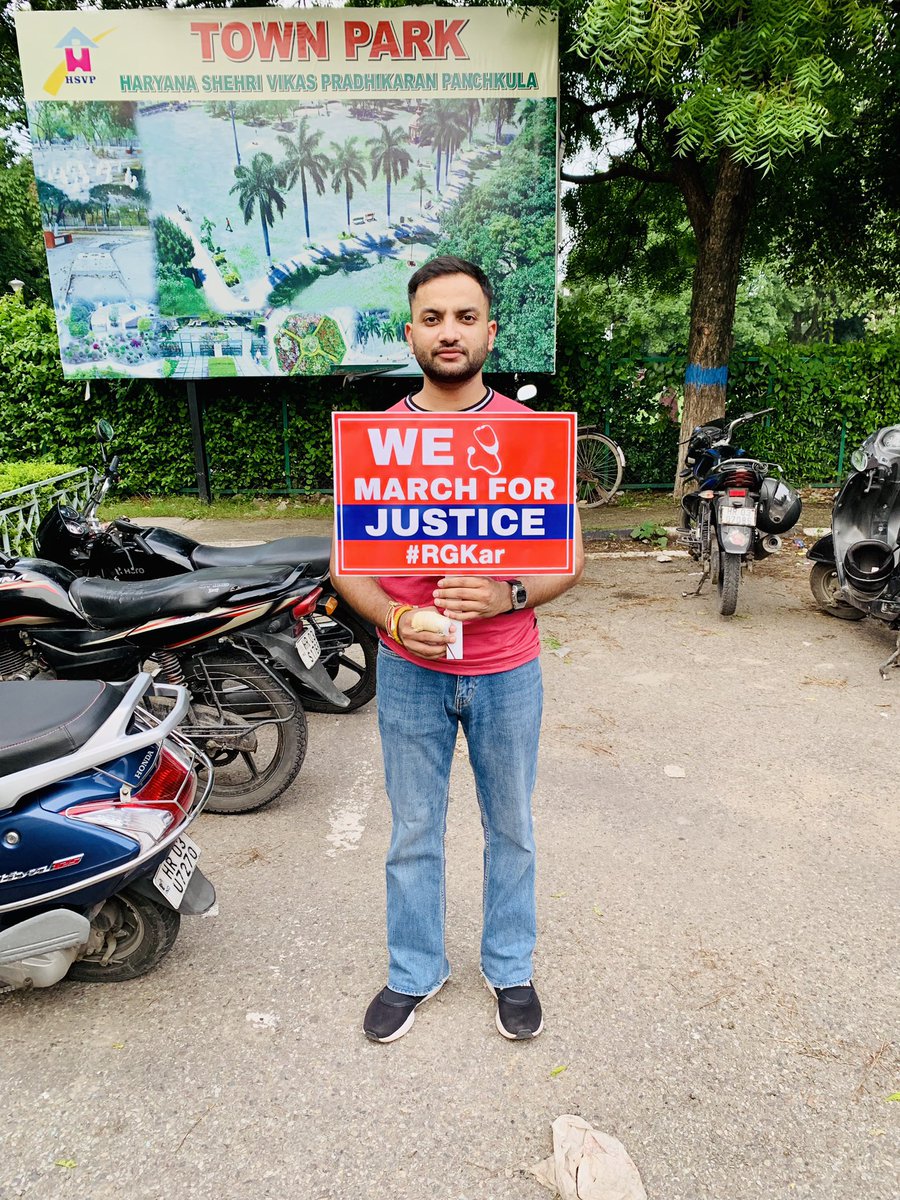 shellythakur32's tweet photo. Marched today  for the Respected Doctor who lost her life in heart wrenching incident that took place in  #rgkarmedicalcollege #WestBengal 💔May god bless the departed soul and provide strength to the victim’s family. 
#justiceformoumitadebnath #KolkataDoctor  #JusticeForMoumita https://t.co/YpWpNdhpXz