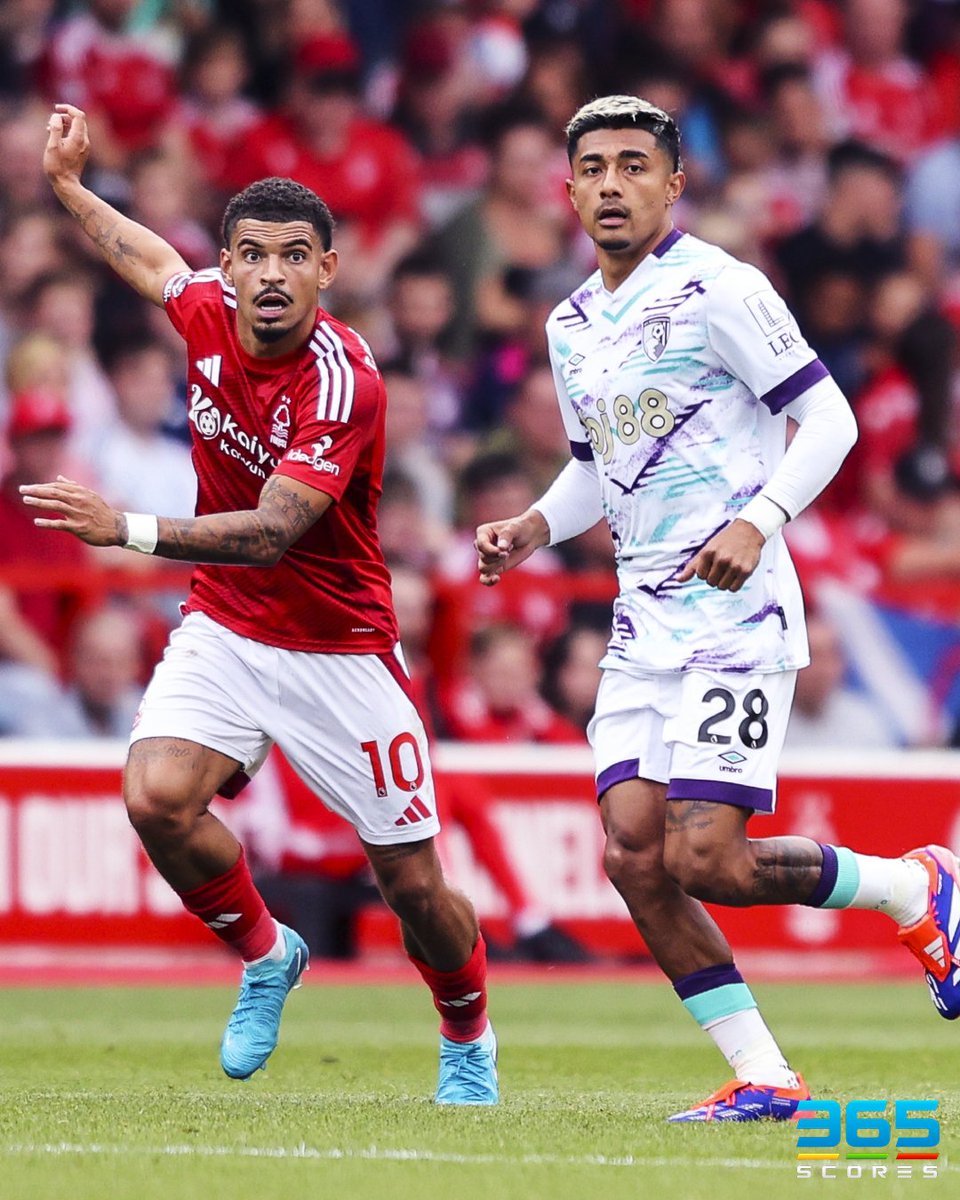 365scoresMX's tweet photo. 🚨🇲🇽 Julián Araujo hizo su debut OFICIAL en la Premier League 🇽🇪

Entro de cambio al 63' y tuvo un buen partido ✅

Un jugador que luchó y nunca renunció a sus sueños, por fin puede decir que juega en la mejor liga del mundo 🇲🇽✅ https://t.co/IaOPim8ApL