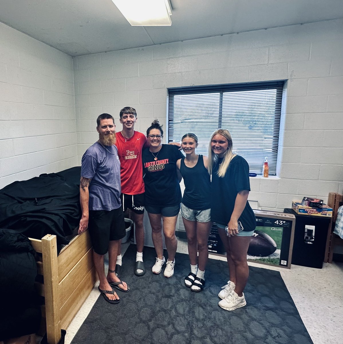 fsgreyhounds's tweet photo. Greyhound Men’s Basketball arrived on campus today! 
We can’t wait to see you at Arnold Arena arena soon ‼️🏀 https://t.co/9NNiGSg6fG