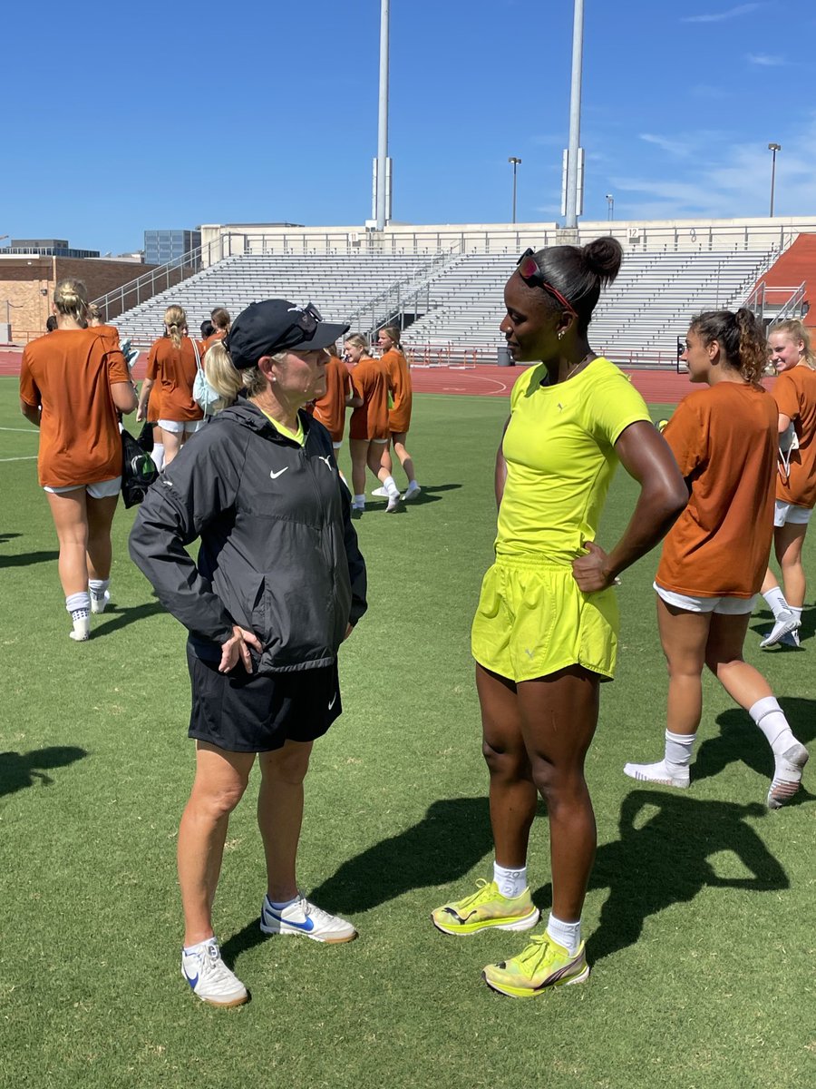 CoachAngeKelly's tweet image. Post Training Celebration with the FASTEST Woman in the World …Julien Alfred!🤘 ⁦⁦@TexasSoccer @TexasTFXC⁩

#RunWithTexas